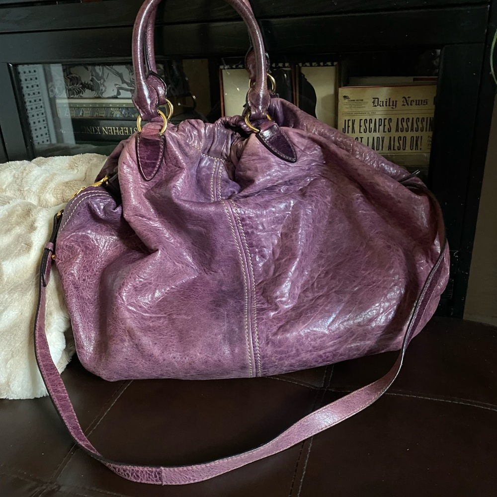 💜Gorgeous Miu Miu hobo bag in distressed purple leather.
